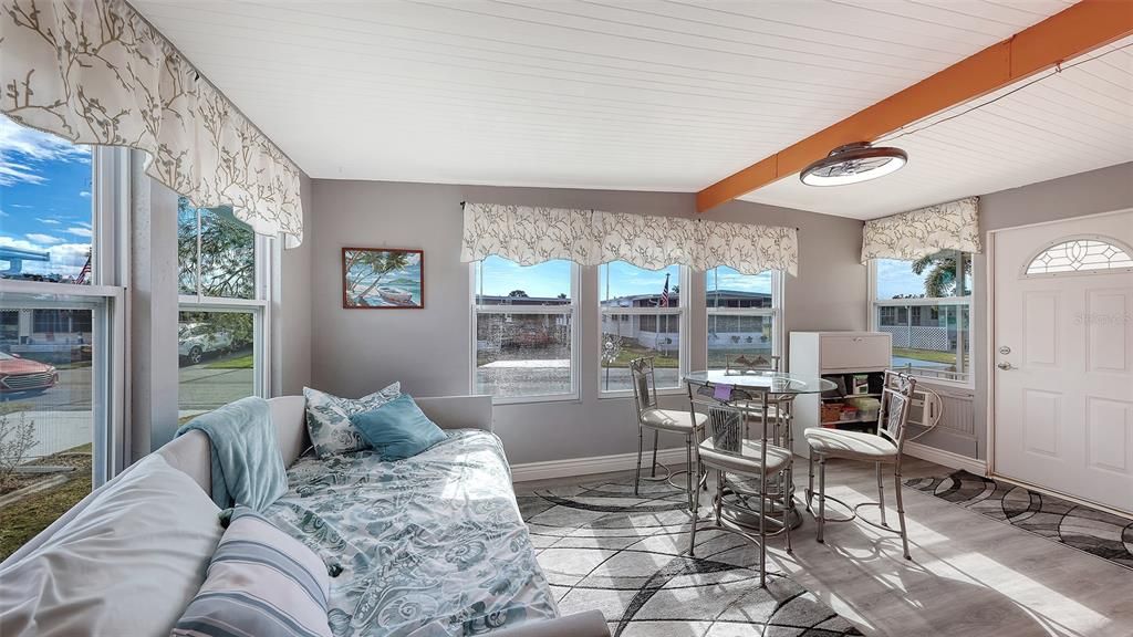 For Sale: $124,900 (2 beds, 2 baths, 960 Square Feet)