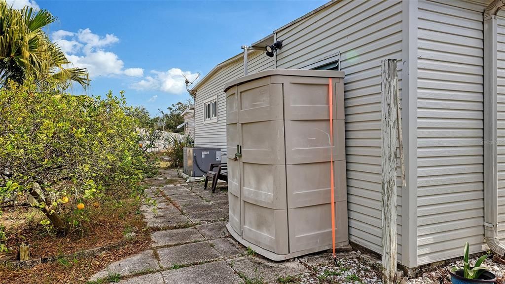 For Sale: $124,900 (2 beds, 2 baths, 960 Square Feet)