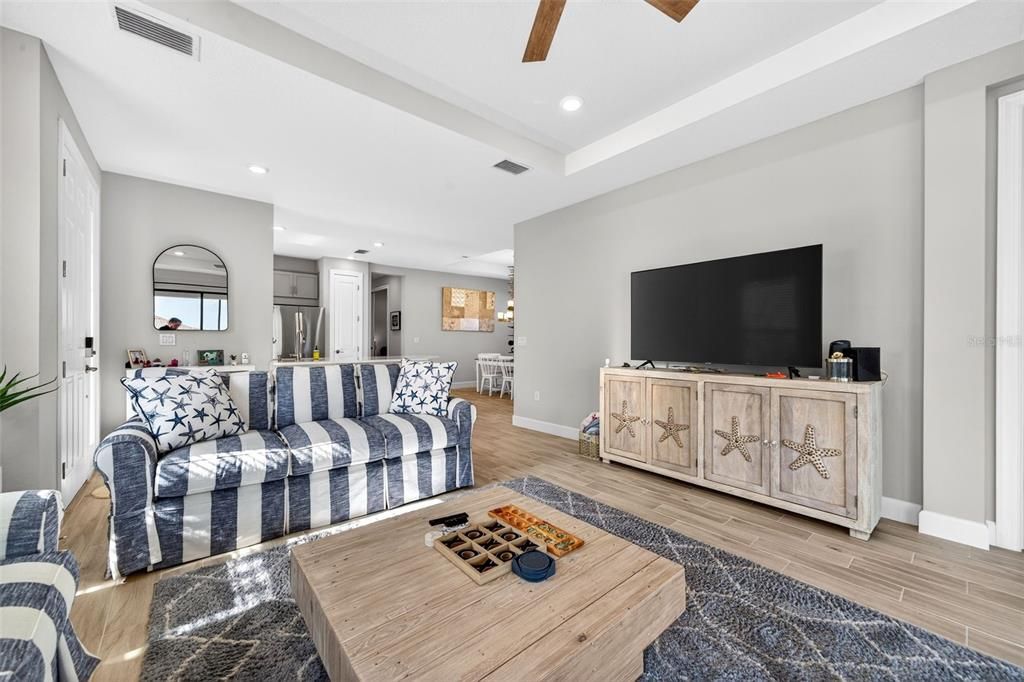 待售: $675,000 (2 贝兹, 2 浴室, 1689 平方英尺)