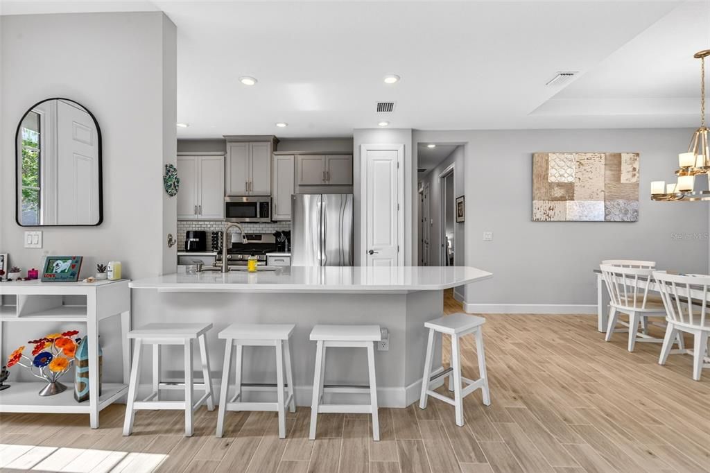 待售: $675,000 (2 贝兹, 2 浴室, 1689 平方英尺)