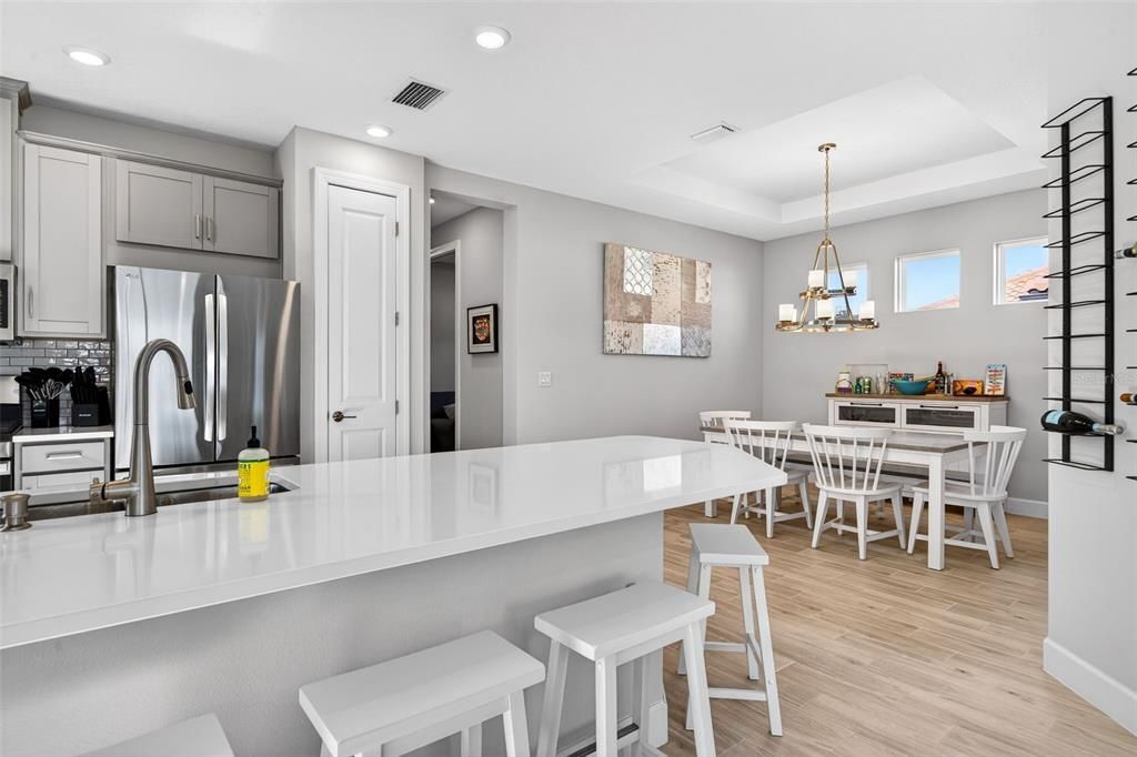 待售: $675,000 (2 贝兹, 2 浴室, 1689 平方英尺)