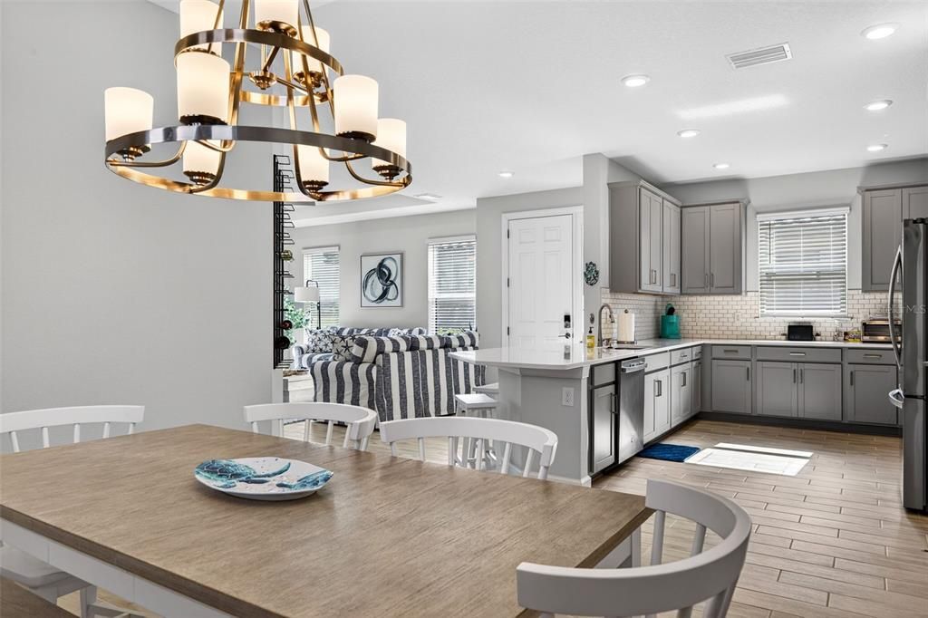 待售: $675,000 (2 贝兹, 2 浴室, 1689 平方英尺)