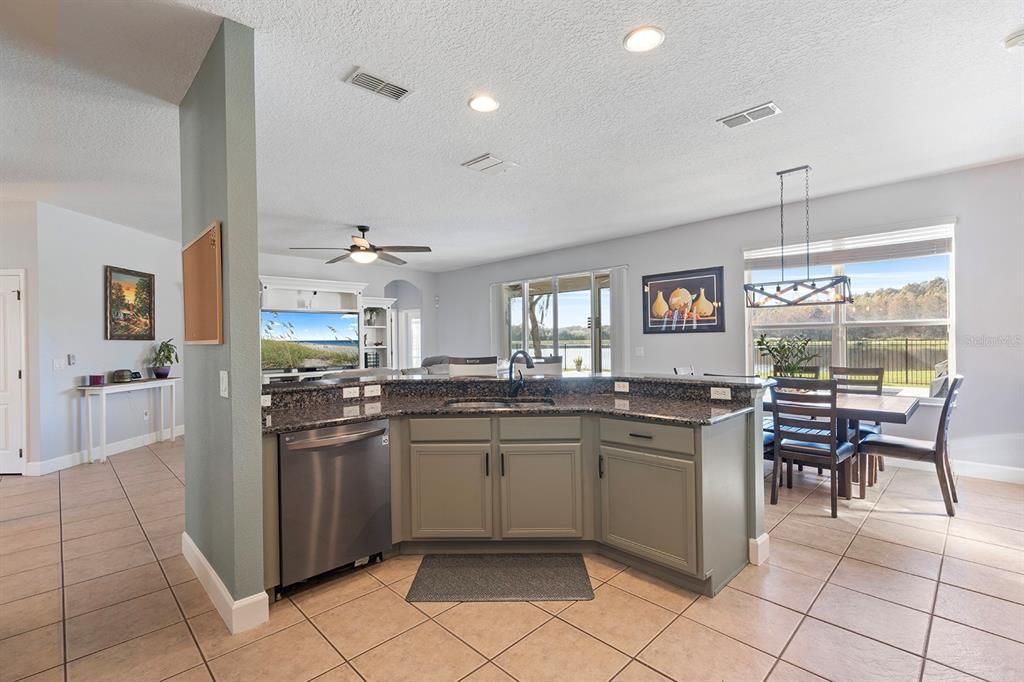 En Venta: $775,000 (5 camas, 3 baños, 3138 Pies cuadrados)