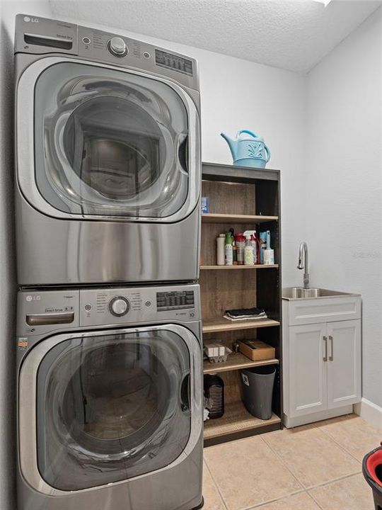 En Venta: $775,000 (5 camas, 3 baños, 3138 Pies cuadrados)