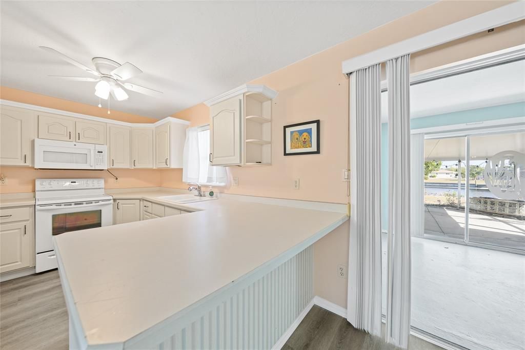 На продажу: $289,900 (3 спален, 2 ванн, 1603 Квадратных фут)