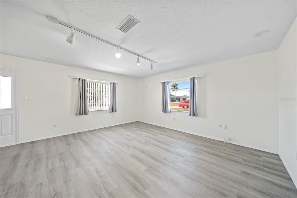 На продажу: $289,900 (3 спален, 2 ванн, 1603 Квадратных фут)