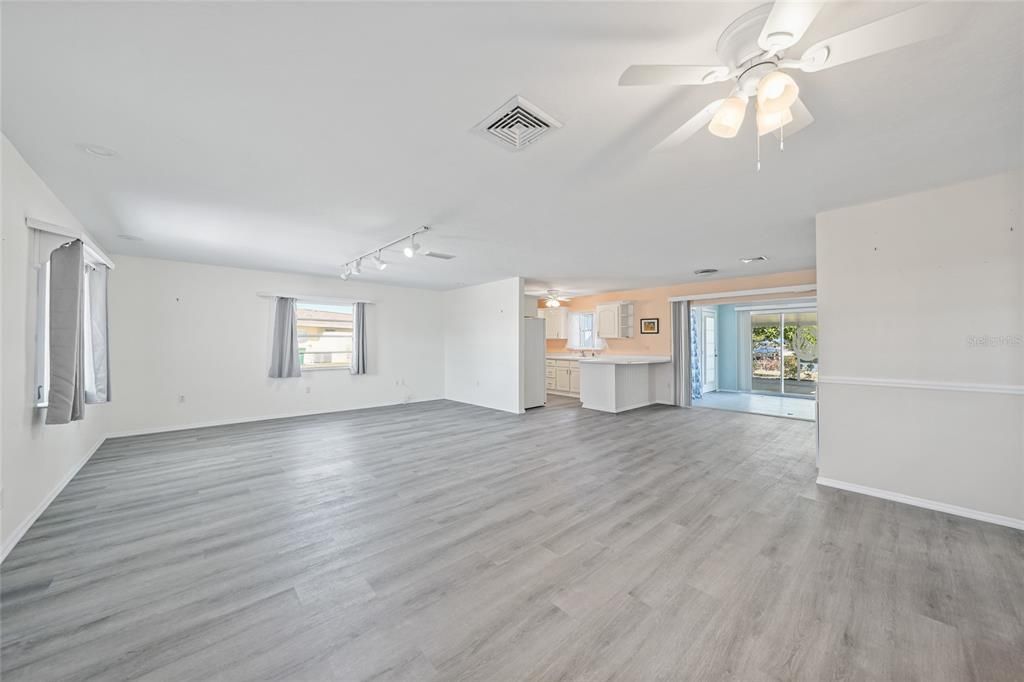 На продажу: $289,900 (3 спален, 2 ванн, 1603 Квадратных фут)