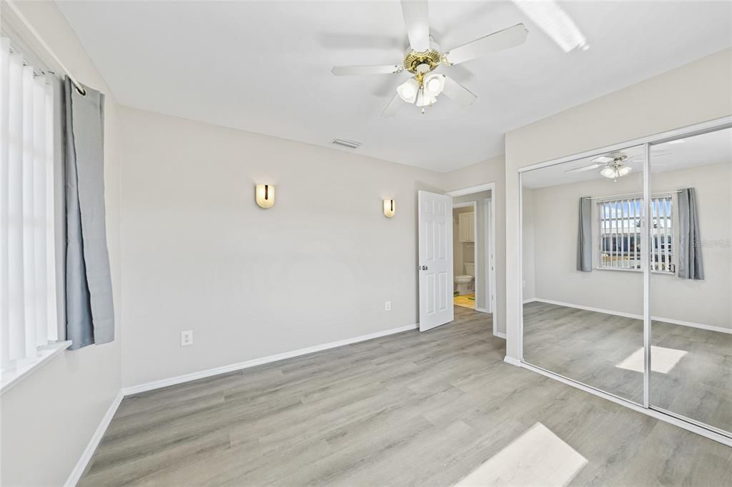 На продажу: $289,900 (3 спален, 2 ванн, 1603 Квадратных фут)