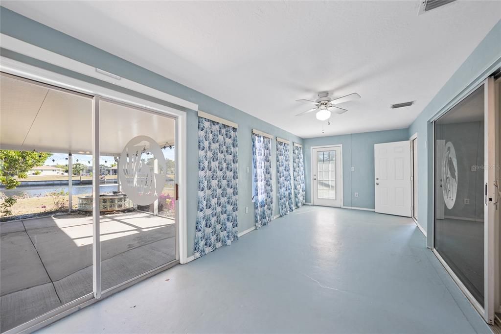 На продажу: $289,900 (3 спален, 2 ванн, 1603 Квадратных фут)