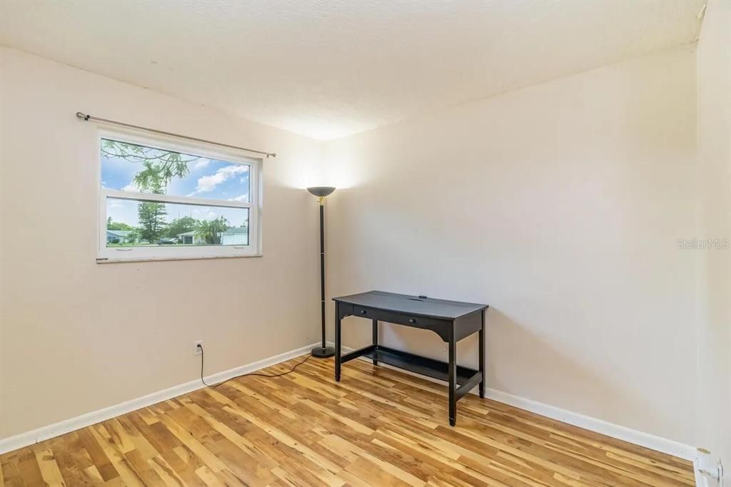 For Sale: $285,000 (3 beds, 2 baths, 1025 Square Feet)