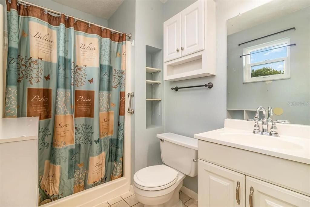 For Sale: $285,000 (3 beds, 2 baths, 1025 Square Feet)