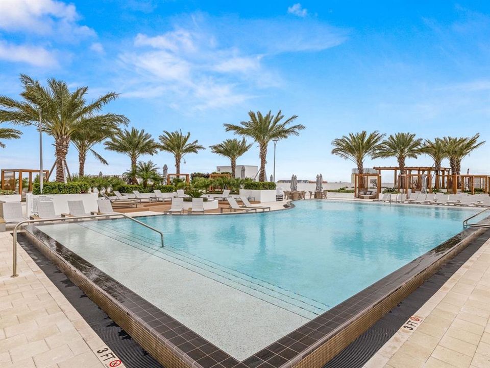 For Rent: $6,995 (3 beds, 3 baths, 1806 Square Feet)