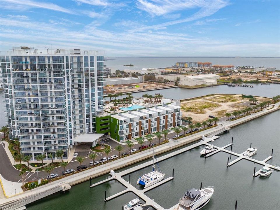 For Rent: $6,995 (3 beds, 3 baths, 1806 Square Feet)