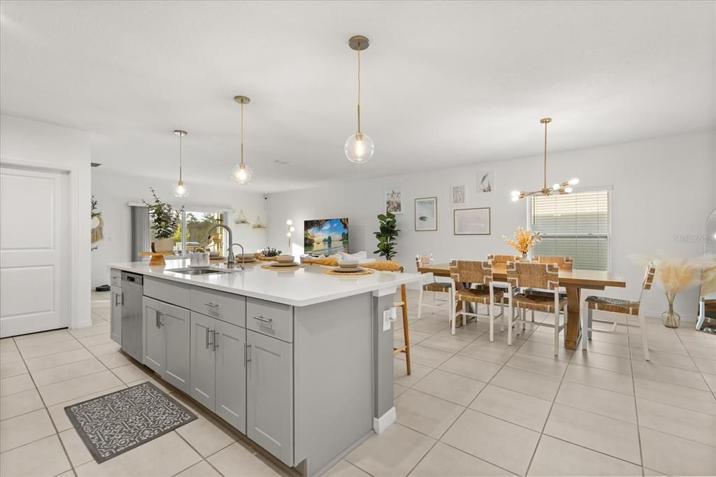 En Renta: $2,600 (4 camas, 3 baños, 2091 Pies cuadrados)