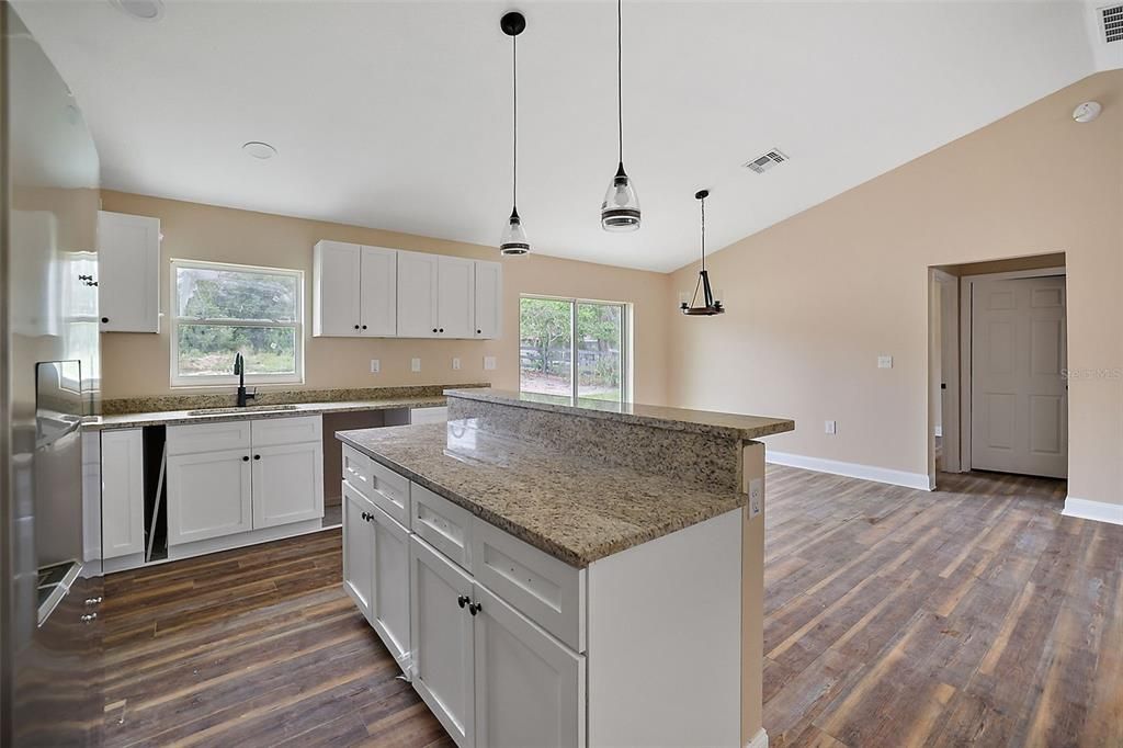 На продажу: $249,000 (3 спален, 2 ванн, 1439 Квадратных фут)