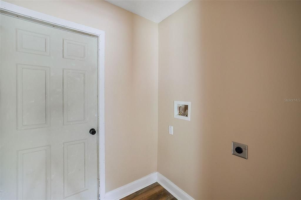 На продажу: $249,000 (3 спален, 2 ванн, 1439 Квадратных фут)