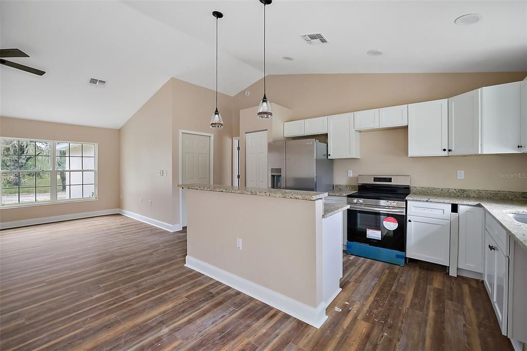 На продажу: $249,000 (3 спален, 2 ванн, 1439 Квадратных фут)