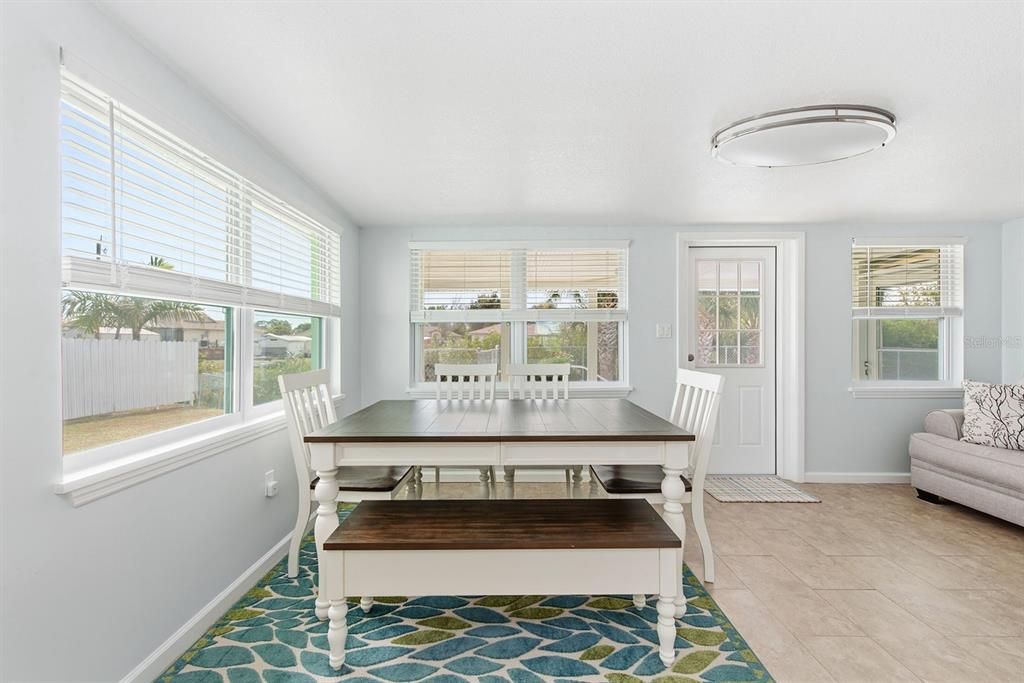 待售: $424,900 (2 贝兹, 2 浴室, 1144 平方英尺)