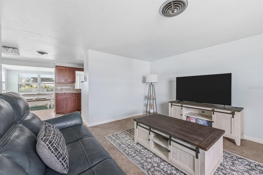 待售: $424,900 (2 贝兹, 2 浴室, 1144 平方英尺)