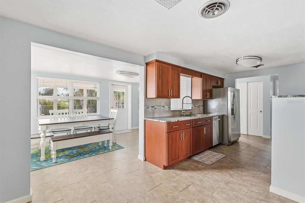 待售: $424,900 (2 贝兹, 2 浴室, 1144 平方英尺)