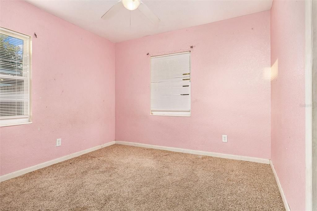 На продажу: $240,000 (4 спален, 2 ванн, 1705 Квадратных фут)