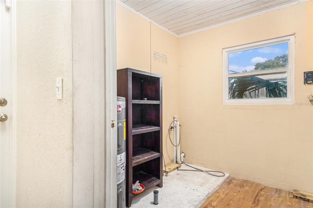 На продажу: $240,000 (4 спален, 2 ванн, 1705 Квадратных фут)