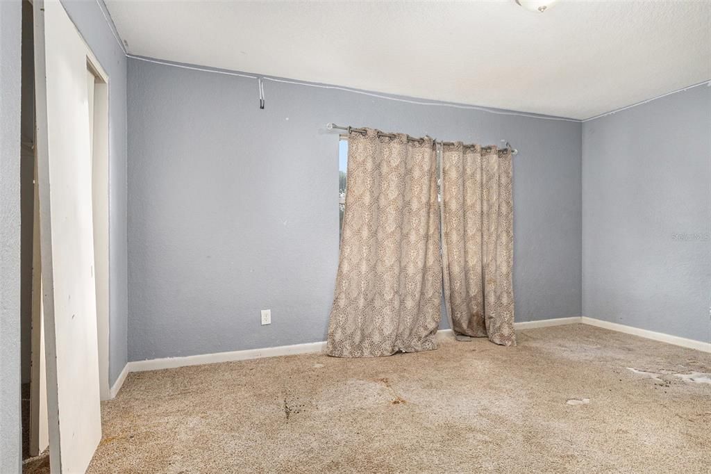 На продажу: $240,000 (4 спален, 2 ванн, 1705 Квадратных фут)