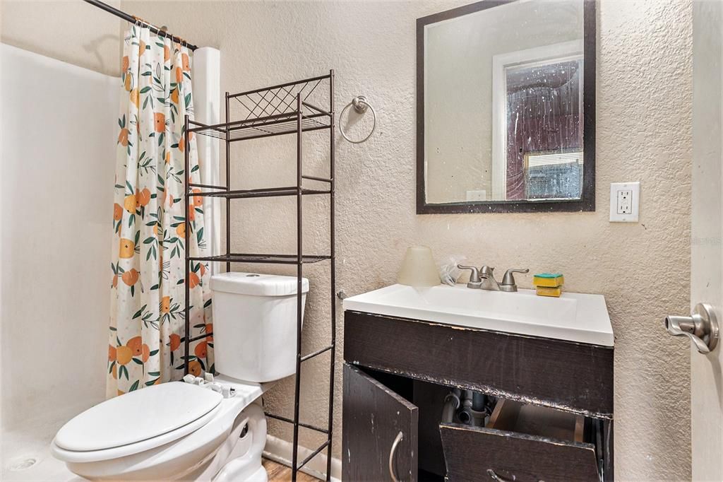 На продажу: $240,000 (4 спален, 2 ванн, 1705 Квадратных фут)