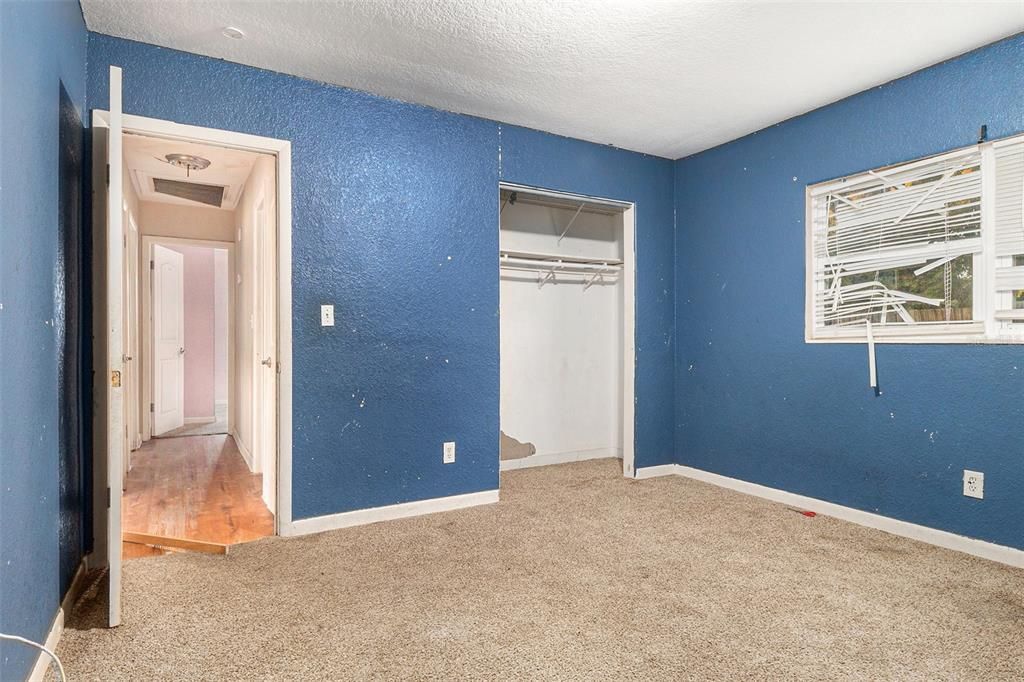 На продажу: $240,000 (4 спален, 2 ванн, 1705 Квадратных фут)