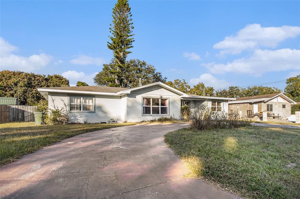 На продажу: $240,000 (4 спален, 2 ванн, 1705 Квадратных фут)