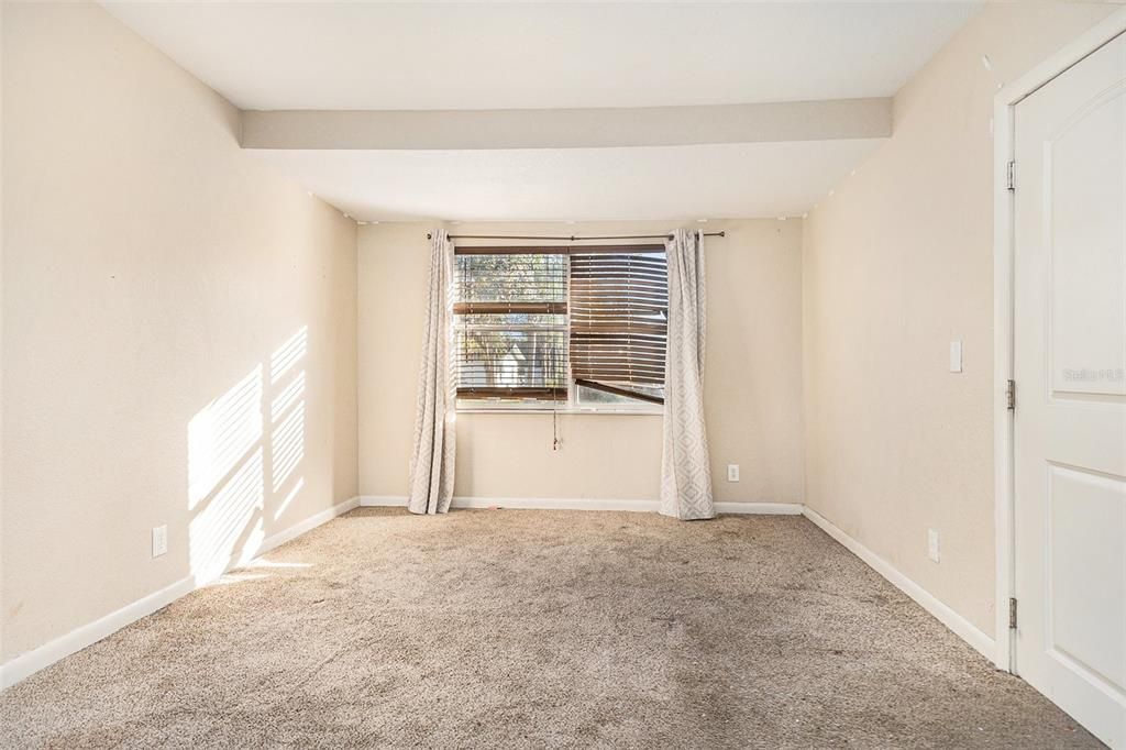 На продажу: $240,000 (4 спален, 2 ванн, 1705 Квадратных фут)