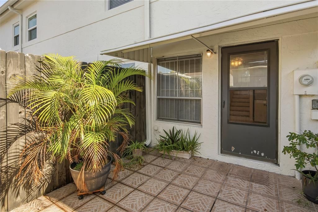 For Rent: $1,995 (2 beds, 1 baths, 1044 Square Feet)