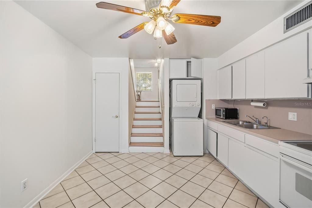 For Rent: $1,995 (2 beds, 1 baths, 1044 Square Feet)