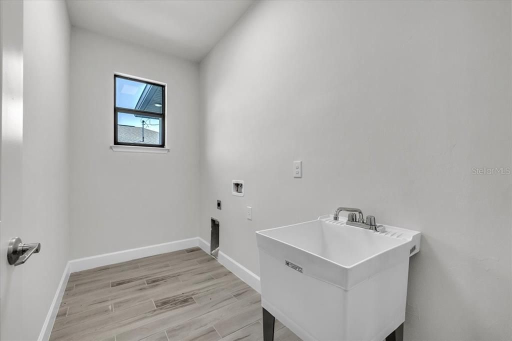 For Sale: $484,900 (3 beds, 2 baths, 2089 Square Feet)
