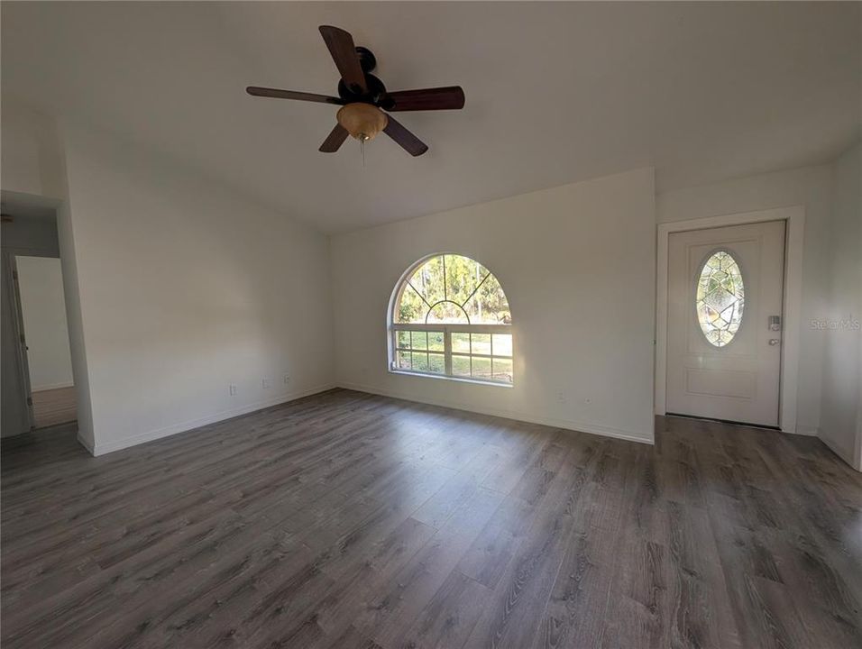 待售: $269,000 (3 贝兹, 2 浴室, 1165 平方英尺)