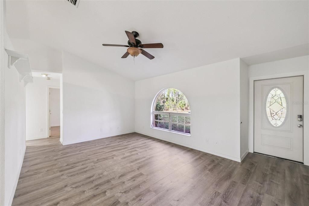 En Venta: $269,000 (3 camas, 2 baños, 1165 Pies cuadrados)