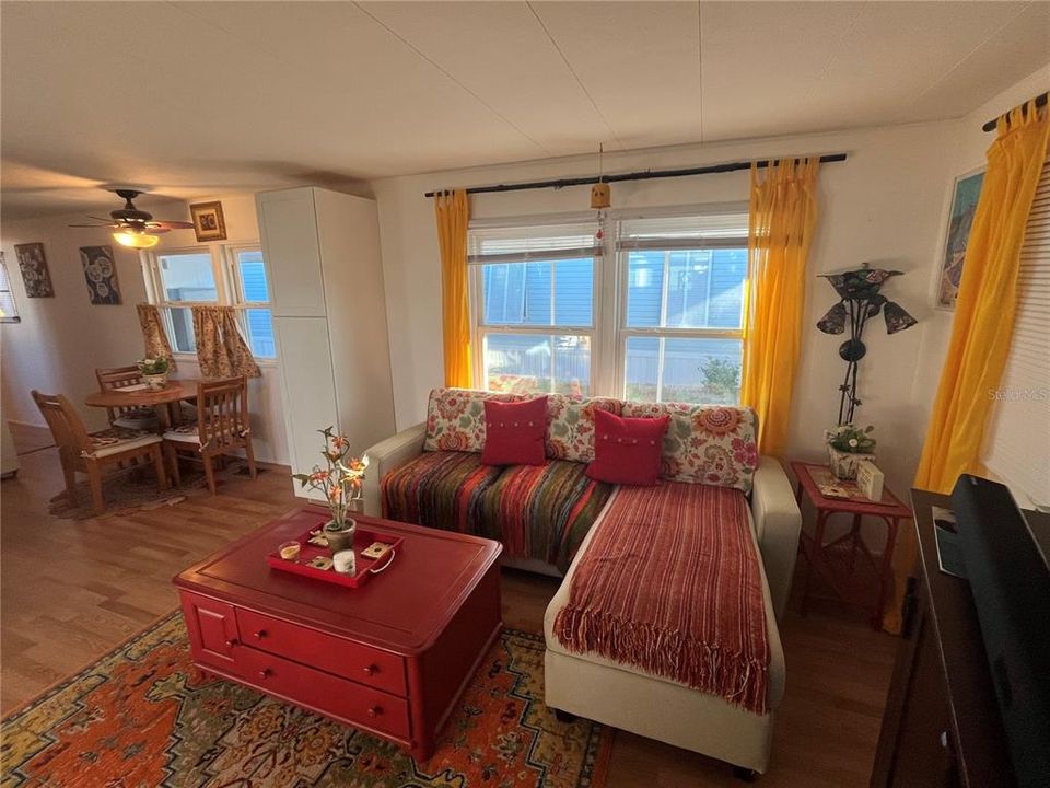 待售: $80,000 (2 贝兹, 1 浴室, 672 平方英尺)