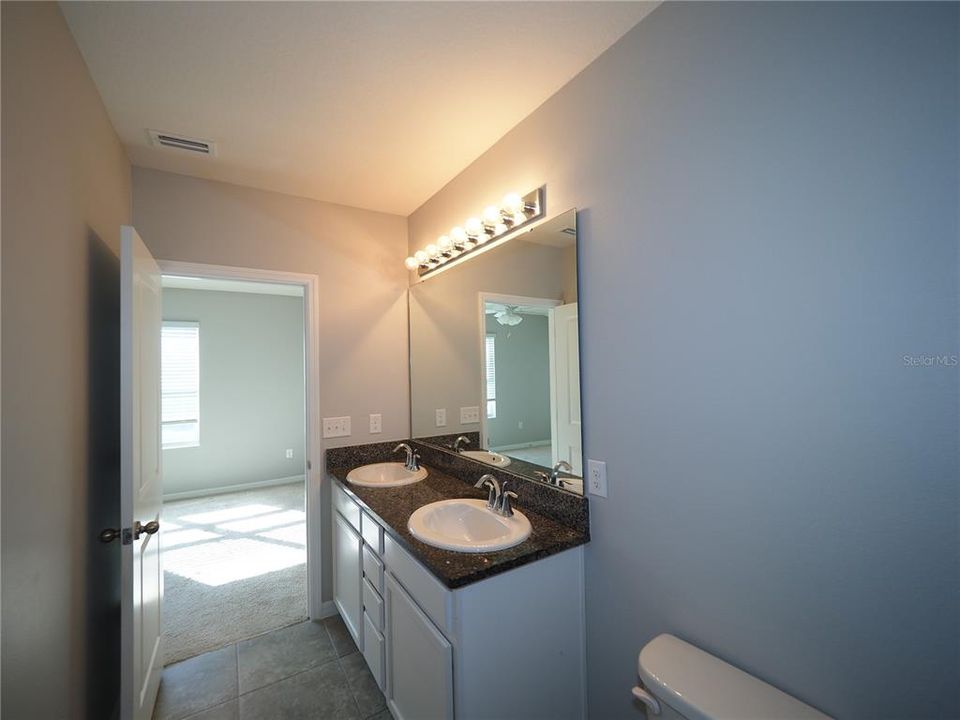 В аренду: $2,300 (3 спален, 2 ванн, 1673 Квадратных фут)