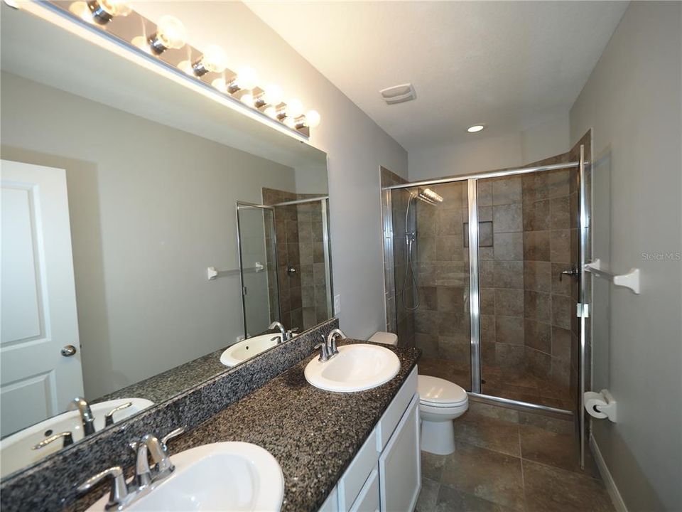 В аренду: $2,300 (3 спален, 2 ванн, 1673 Квадратных фут)