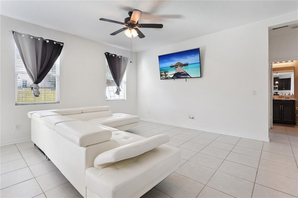 На продажу: $375,000 (5 спален, 3 ванн, 2604 Квадратных фут)