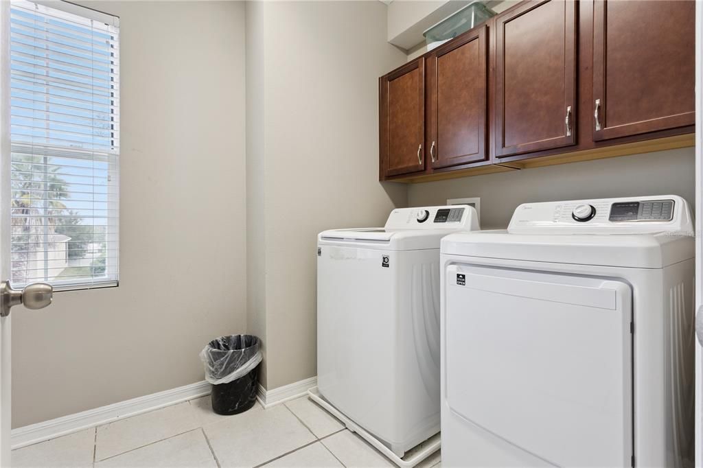 На продажу: $375,000 (5 спален, 3 ванн, 2604 Квадратных фут)