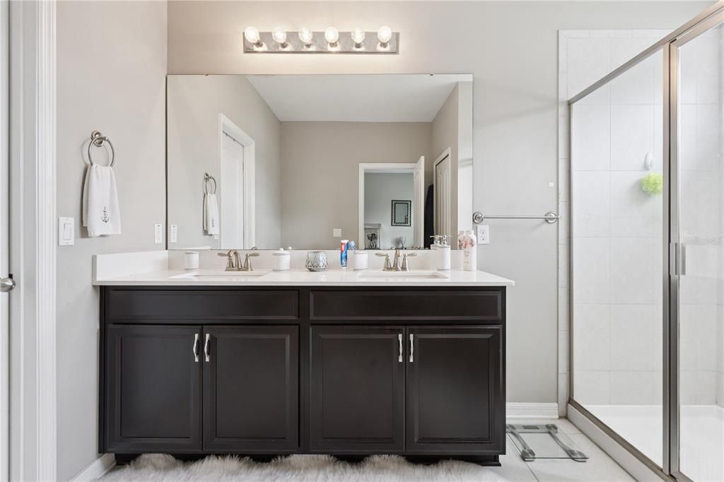 На продажу: $375,000 (5 спален, 3 ванн, 2604 Квадратных фут)