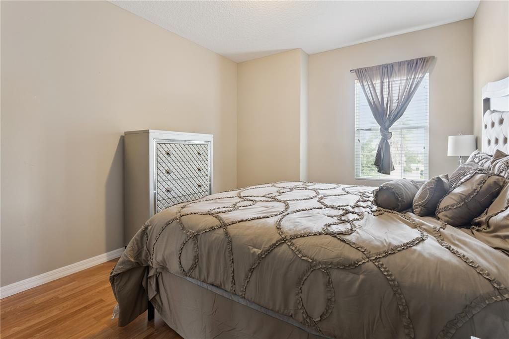 На продажу: $375,000 (5 спален, 3 ванн, 2604 Квадратных фут)