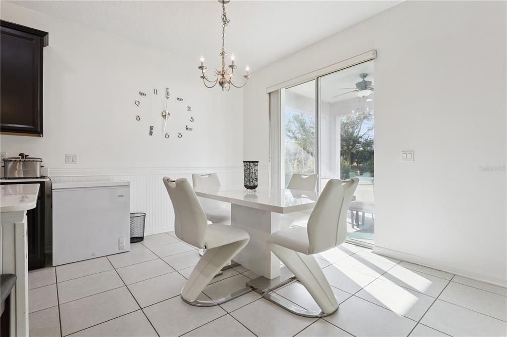 На продажу: $375,000 (5 спален, 3 ванн, 2604 Квадратных фут)