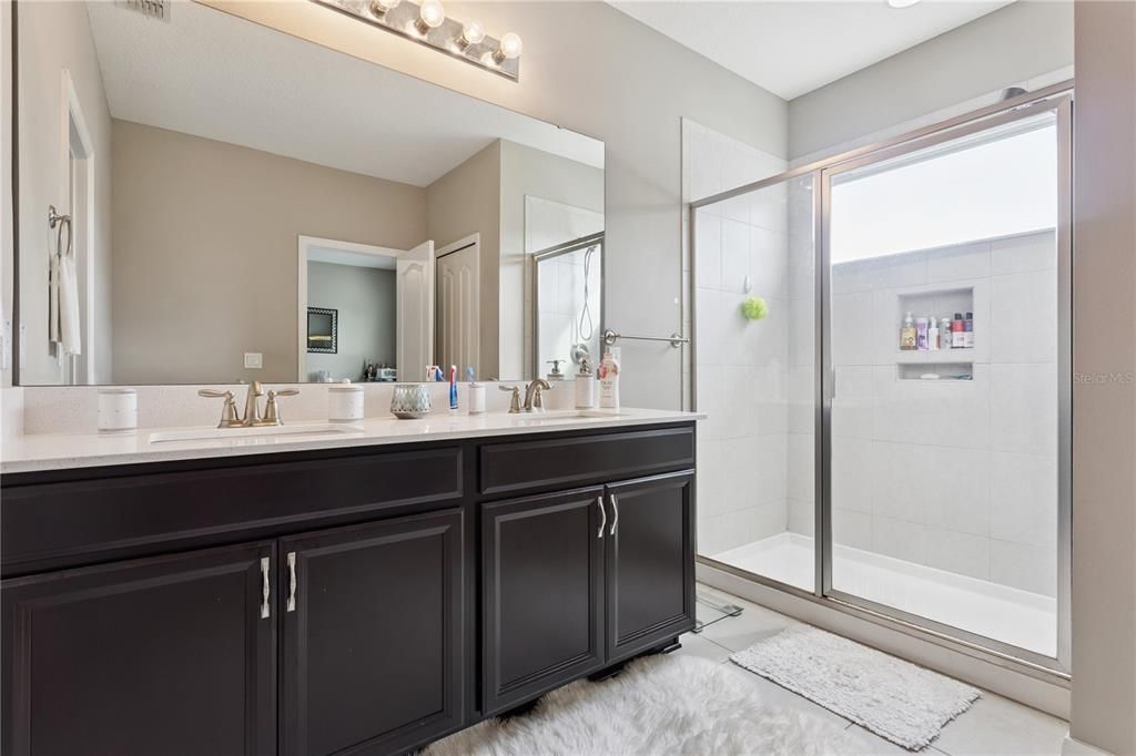 На продажу: $375,000 (5 спален, 3 ванн, 2604 Квадратных фут)