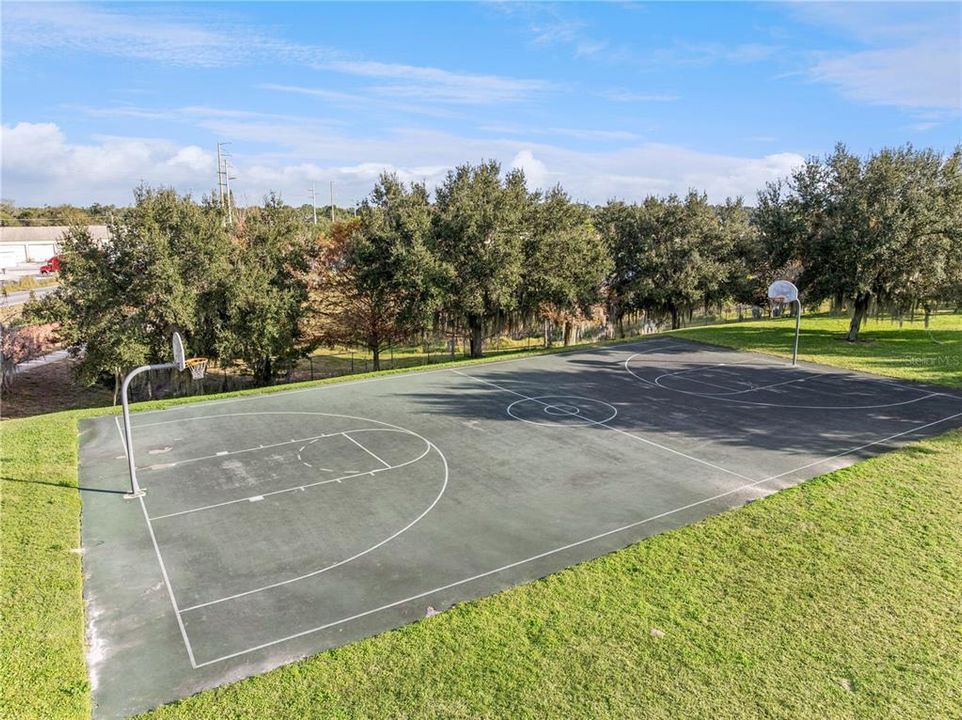 На продажу: $375,000 (5 спален, 3 ванн, 2604 Квадратных фут)