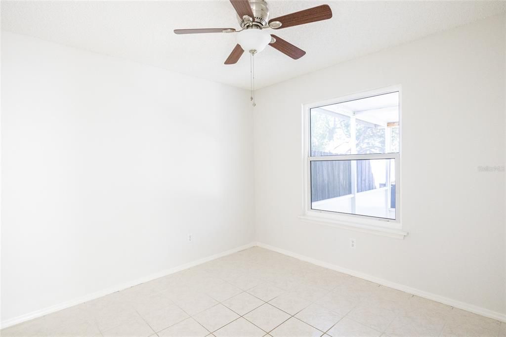 待售: $260,000 (2 贝兹, 2 浴室, 909 平方英尺)