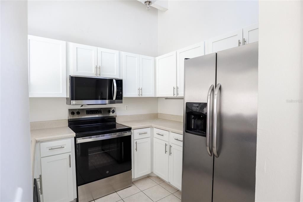 待售: $260,000 (2 贝兹, 2 浴室, 909 平方英尺)