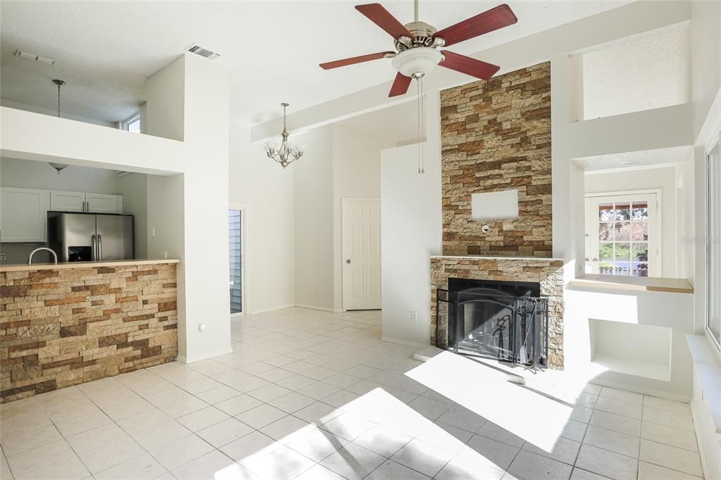 待售: $260,000 (2 贝兹, 2 浴室, 909 平方英尺)