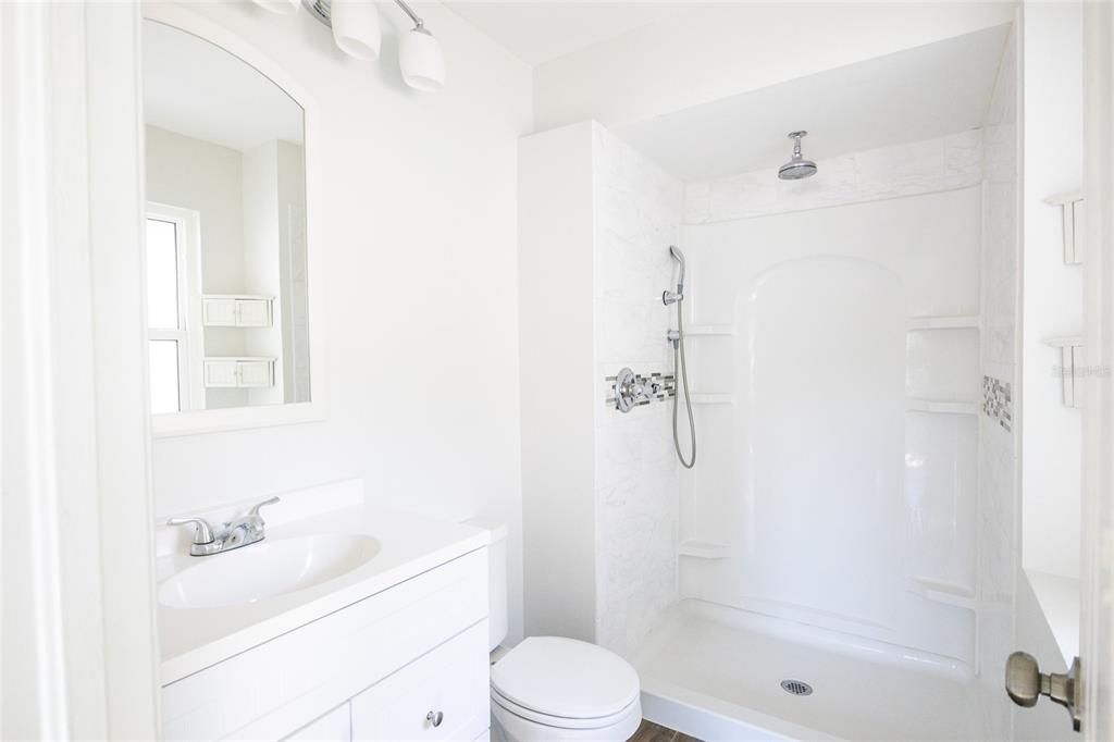 待售: $260,000 (2 贝兹, 2 浴室, 909 平方英尺)